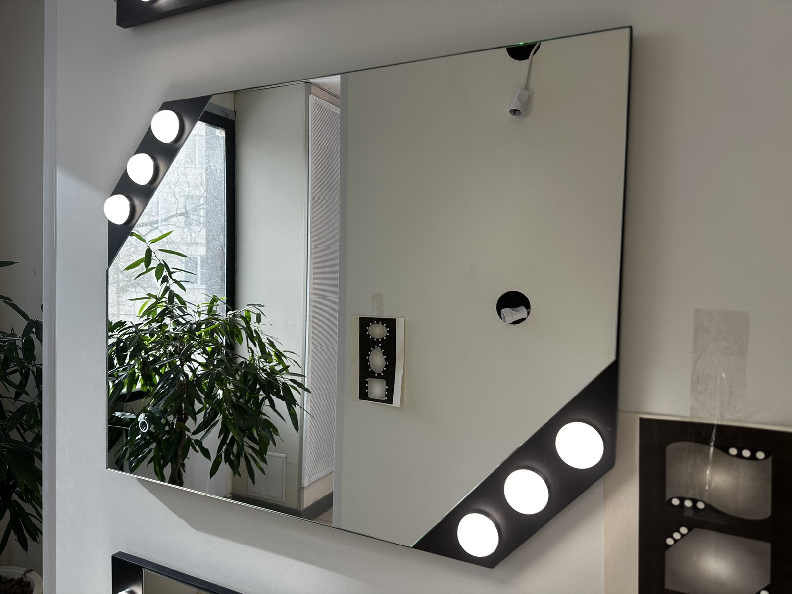 MZF-10256 ГРИМЕРНОЕ ЗЕРКАЛО, Silver (серебро), ПК, лампочки полусфера, фигура, кнопка, 800х700