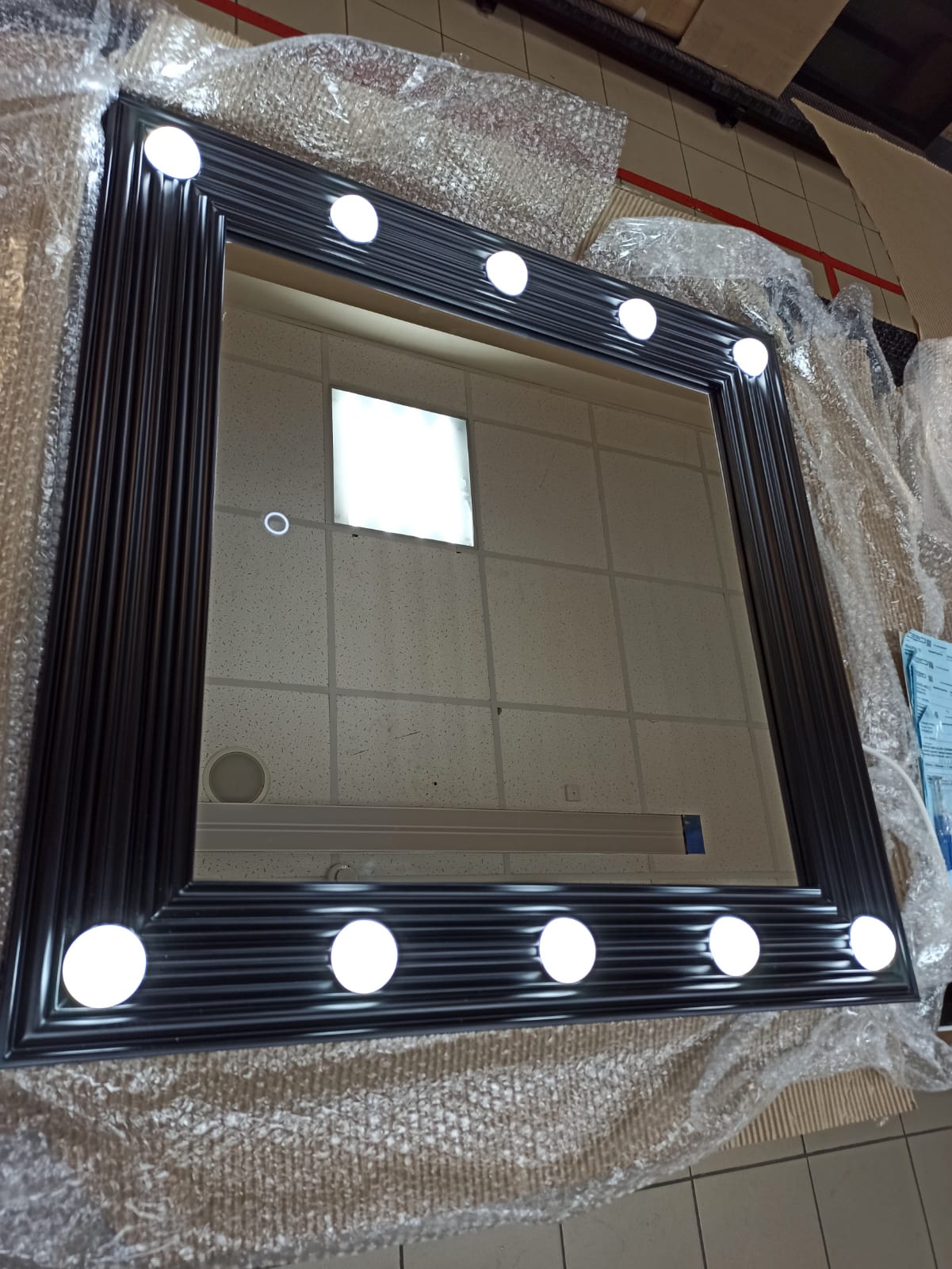 Зеркало с подсветкой 700х700 MZF-10226